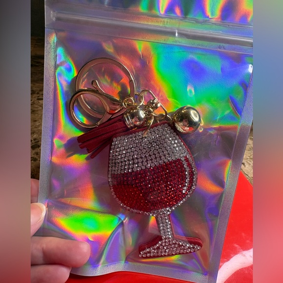 Rhinestones Embellished NWT Wine glass Keychain / purse charm - Picture 4 of 4